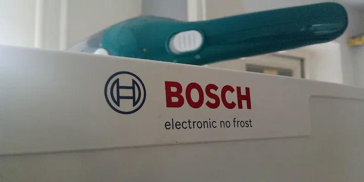 How to Defrost a Freezer Without Making a Mess