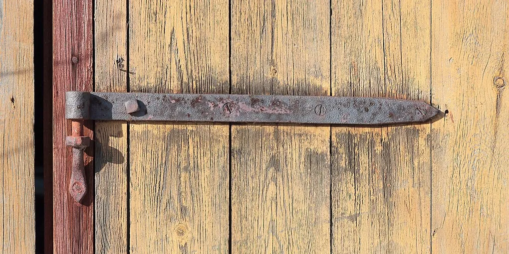 How to Fix a Squeaky Door: 10 Steps for Quieter Hinges