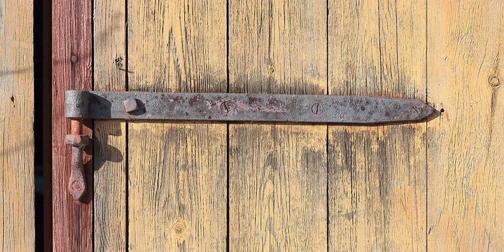 How to Fix a Squeaky Door: 10 Steps for Quieter Hinges