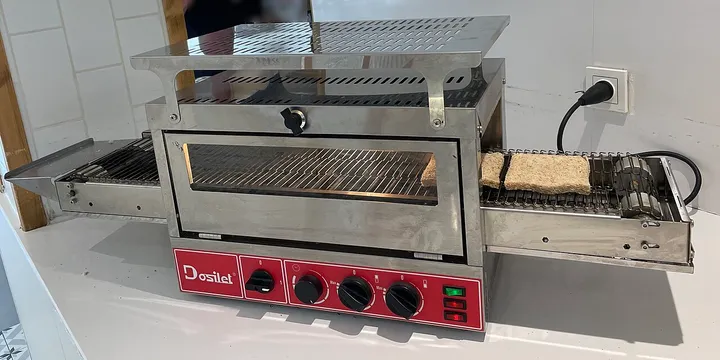 How to Clean a Toaster Safely: Crumbs, Tray and Exterior