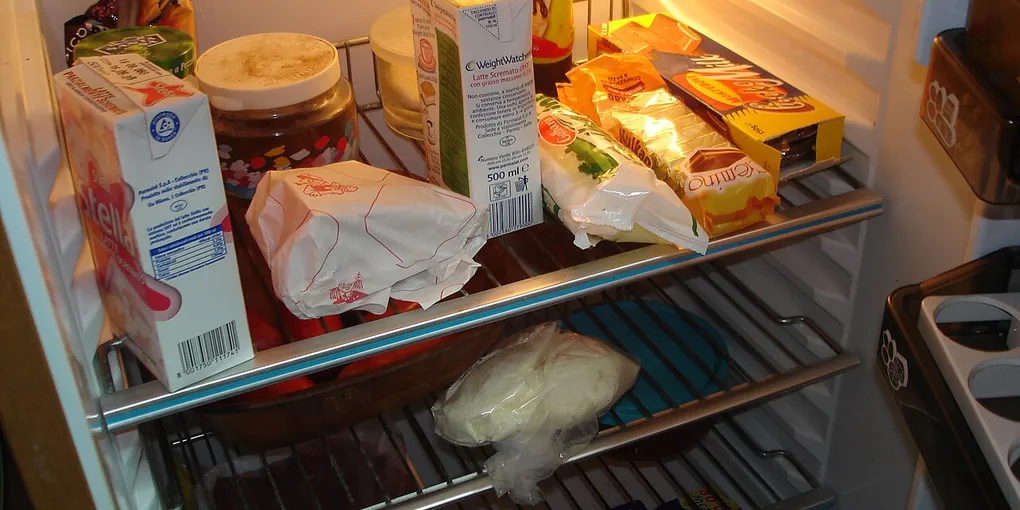 How to Clean a Refrigerator: 10 Steps for a Fresher, Safer Fridge