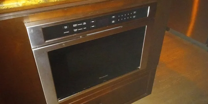 How to Clean a Microwave: 10 Steps for Grease and Odor